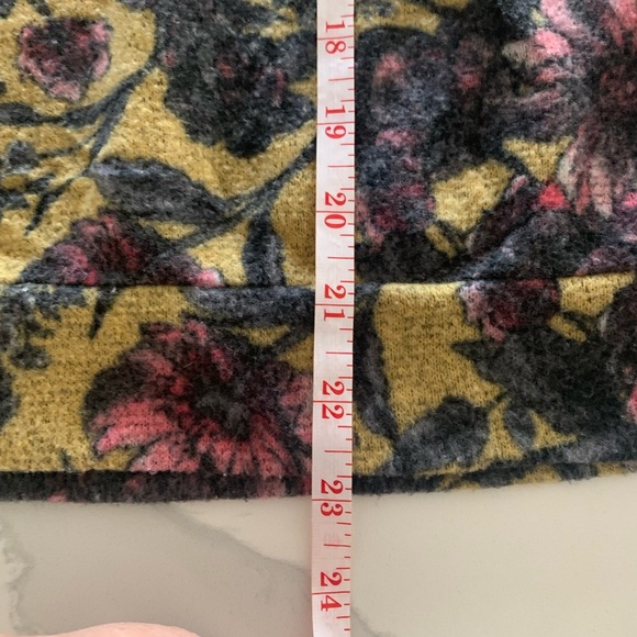 Timing Floral Sweater Size Large - Picture 8 of 8